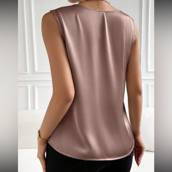 Luxe V neck sleeveless blouse - Picture 13 of 15